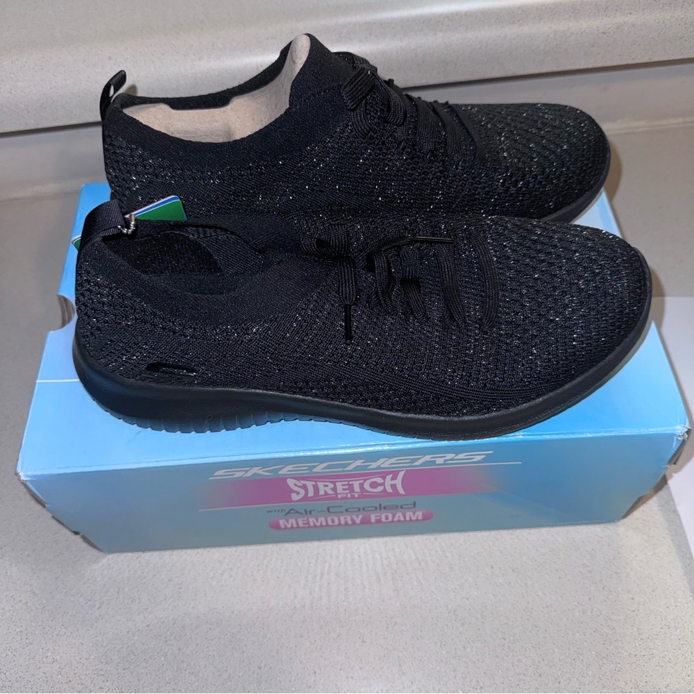 SKECHERS Women's Ultra Flex First Take Black Slip-on Shoe Size 10